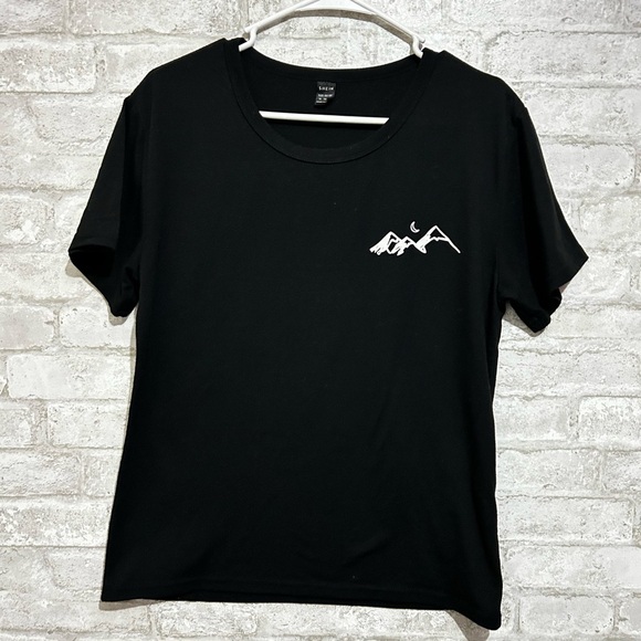 Black graphic tee with mountains - Picture 1 of 7
